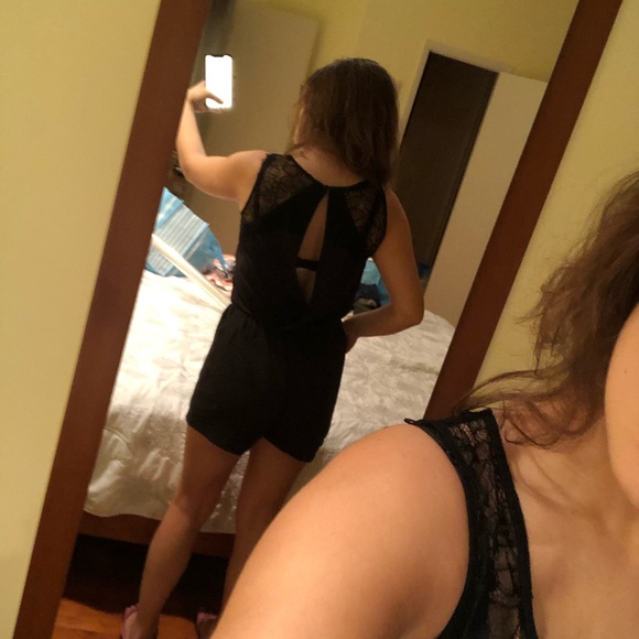 A cute black romper - Picture 3 of 5